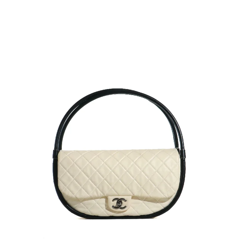 CHANEL - Sac à main Hula Hoop Chanel vintage en cuir blanc