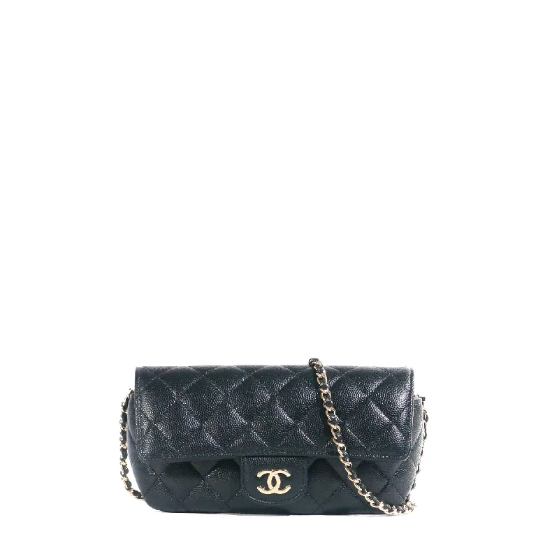 CHANEL - Pochette à bandoulière / Etui à lunettes Chanel en cuir caviar noir