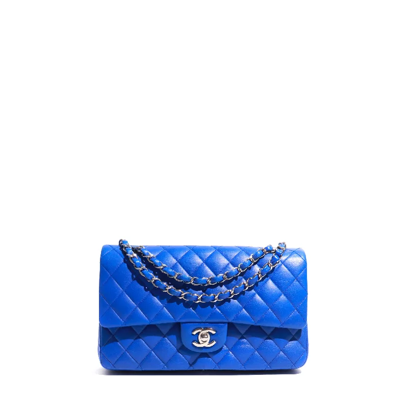 CHANEL - Sac à main Timeless 25 double flap en cuir matelassé bleu électrique